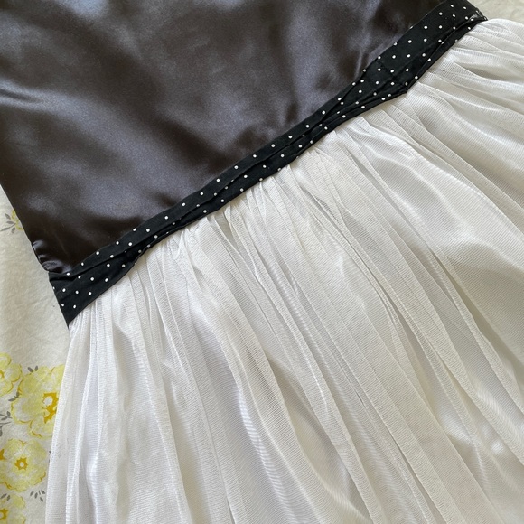 Black & White Flare Frock-Size 28(6-7 years)- Used - Picture 5 of 17